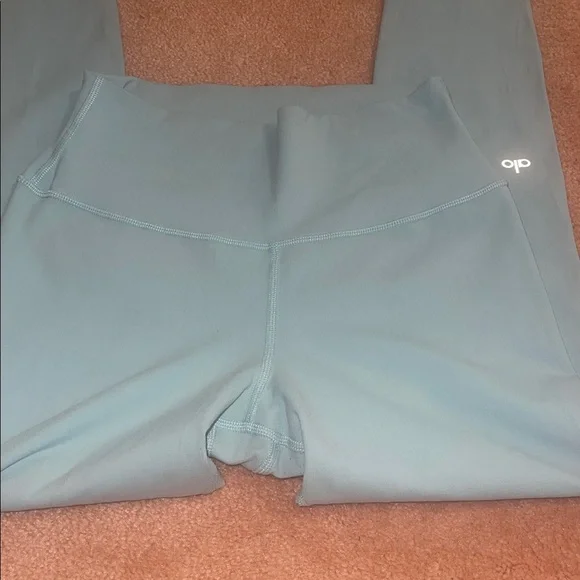 ALO Yoga Sky Blue Leggings in excellent condition - Picture 5 of 15